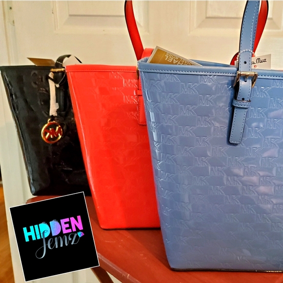 MK PURSE - Picture 1 of 2